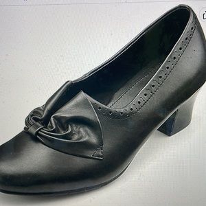 NEW Hotter Heels Donna. Black. Vtg inspired. NWOT. Free sandals with purchase.